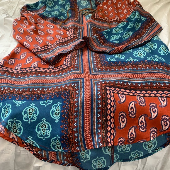 Patterned Long Sleeve Blouse - Picture 6 of 6